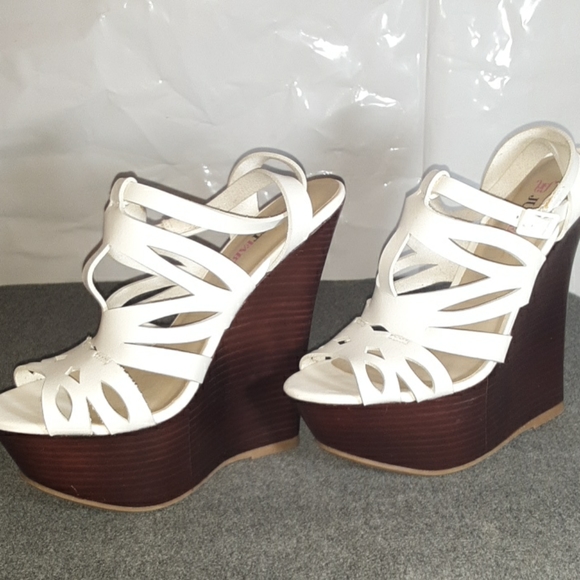 2" White Platform Wedge Heels By Justfab. - Picture 3 of 5